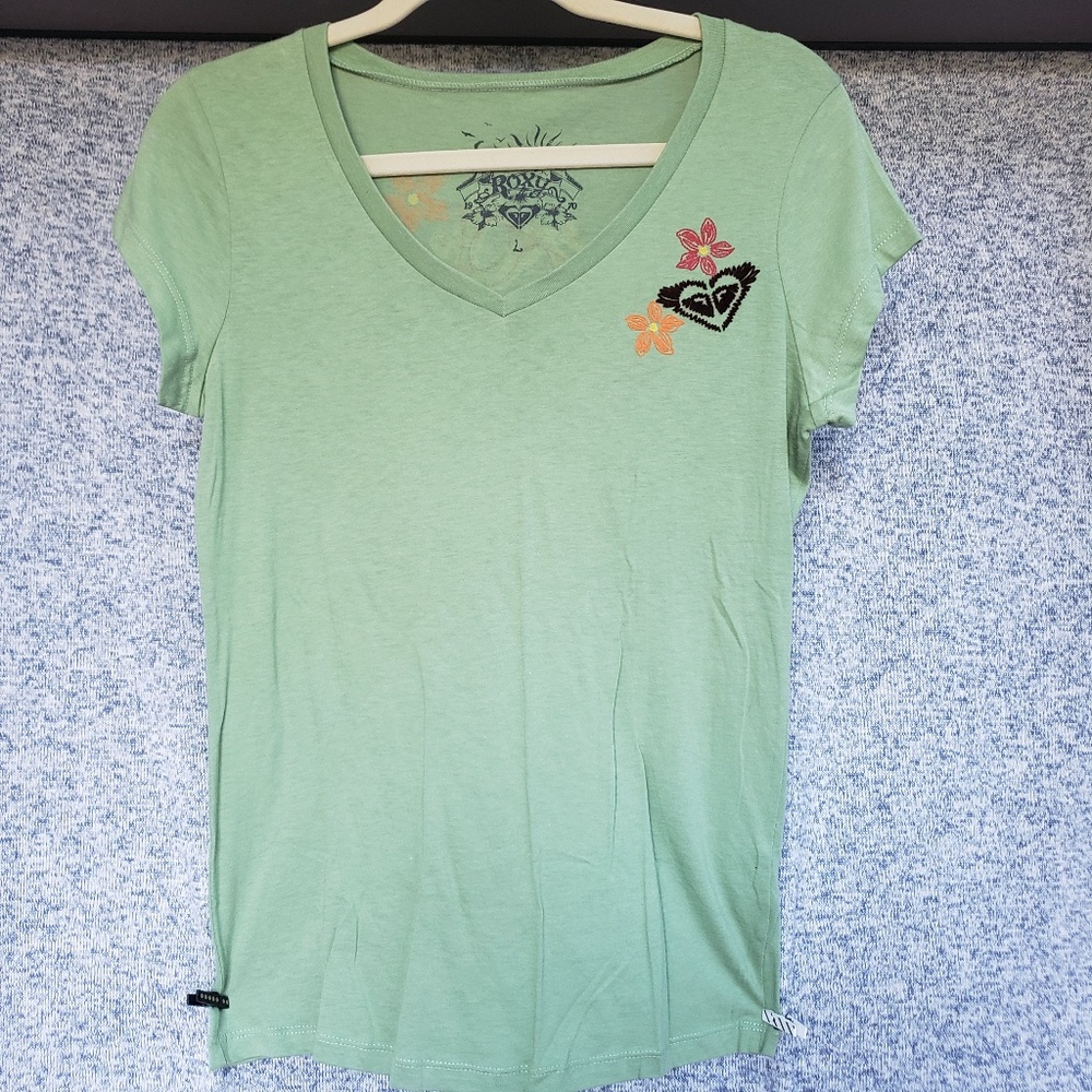 Roxy Green V Neck Tee Shirt Embroidered Large